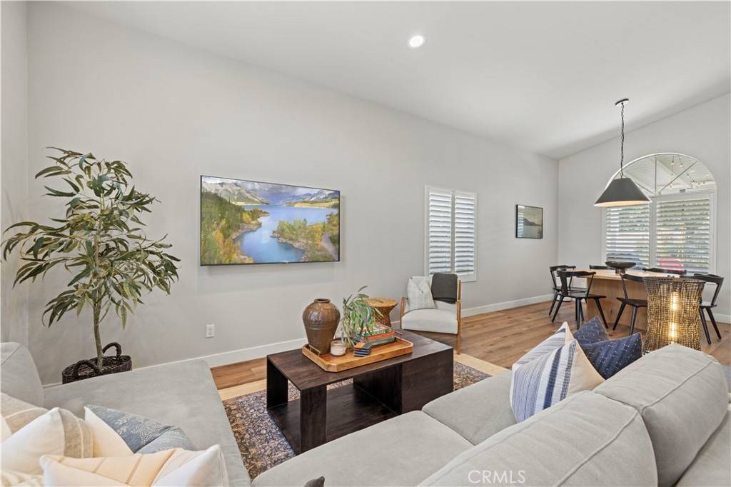 Saugus, CA 91350,22408 Oxford LN