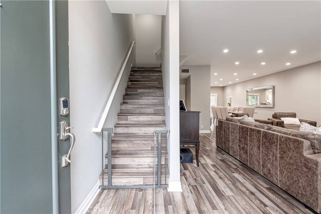 Sherman Oaks, CA 91403,14919 Dickens ST #104