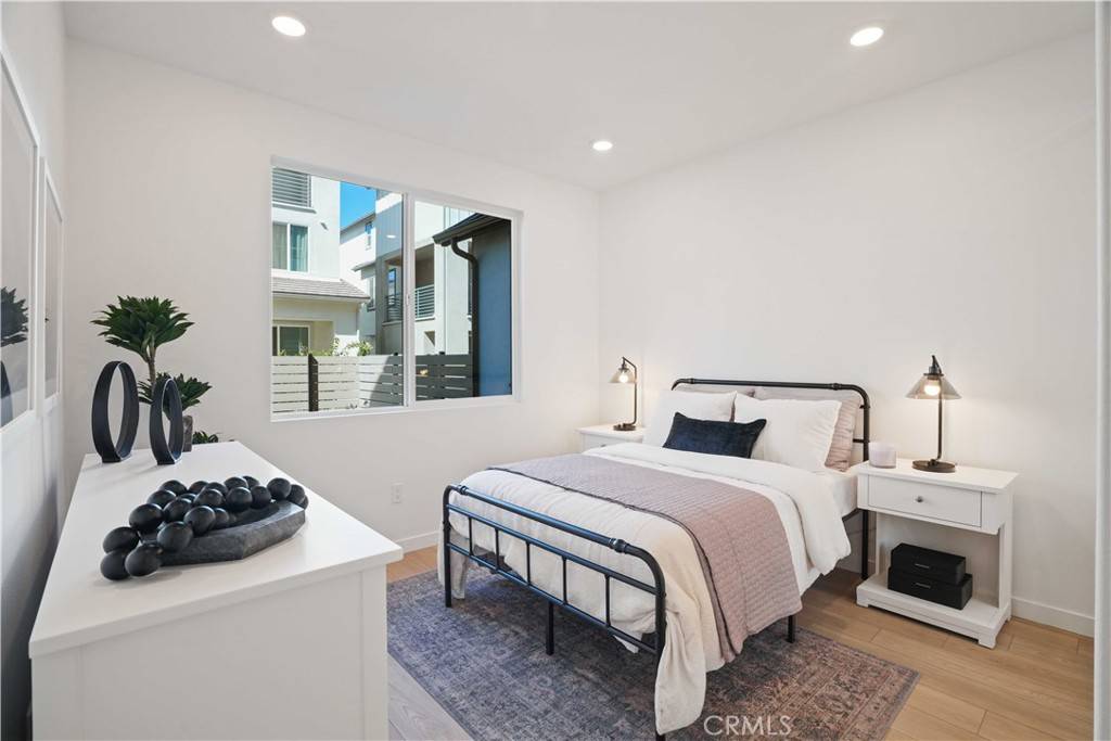 Valencia, CA 91381,27319 Bear Creek LN