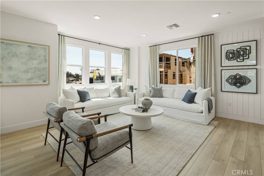 Pico Rivera, CA 90660,9357 Via Azul