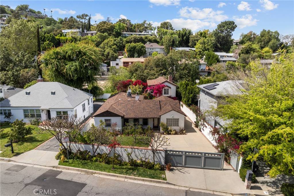 Sherman Oaks, CA 91423,4009 Beverly Glen BLVD