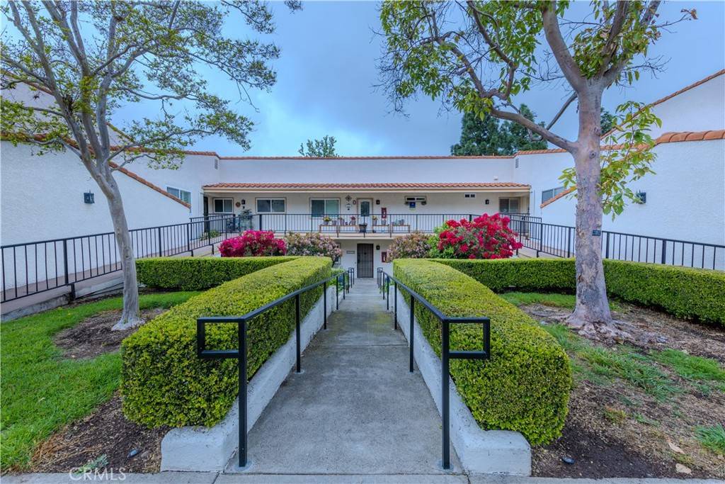 Laguna Woods, CA 92637,3379 Punta Alta #B