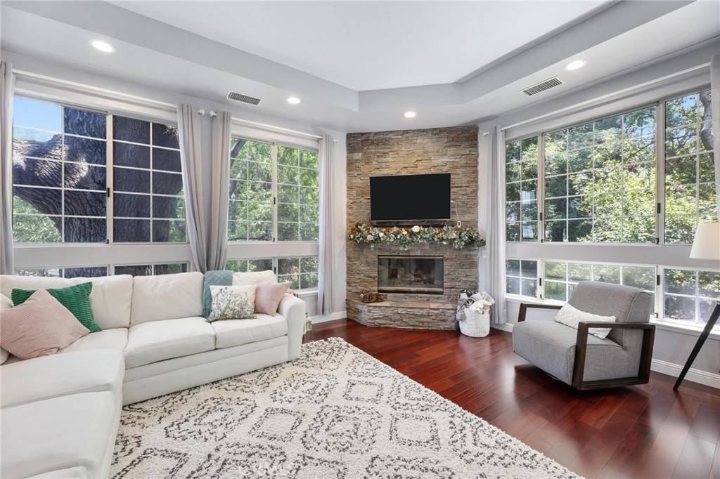Woodland Hills, CA 91364,23163 Mulholland DR #6