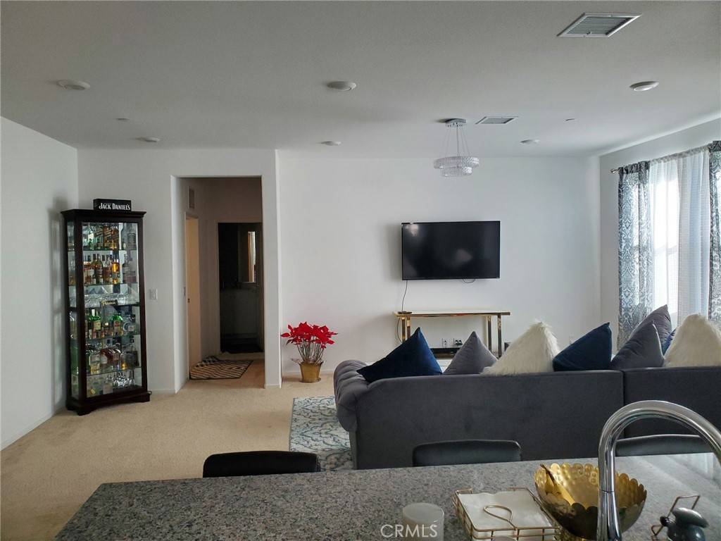 Fontana, CA 92336,5604 Altamura WAY #10