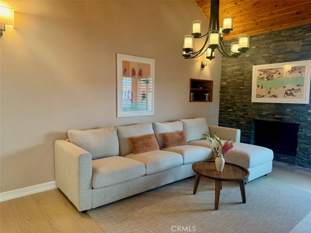 Valencia, CA 91355,25812 Mendoza DR