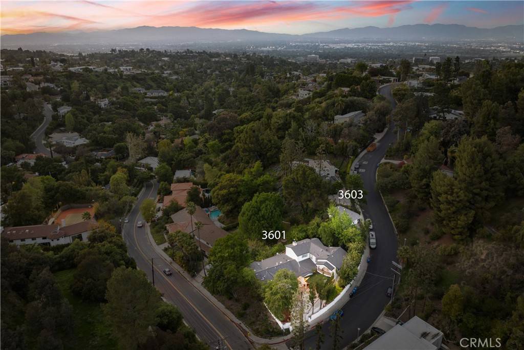 Encino, CA 91436,3601 Dellvale PL