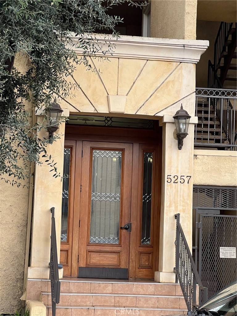 Valley Village, CA 91607,5257 Radford AVE #107