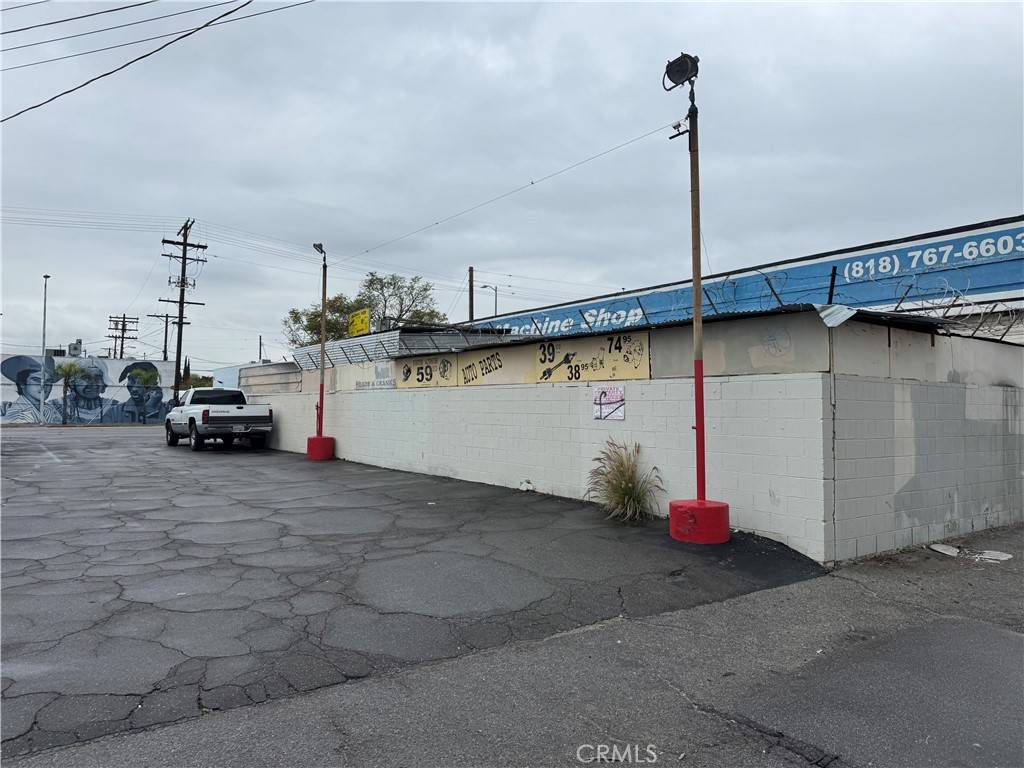 Sun Valley, CA 91352,8212 Sunland Blvd