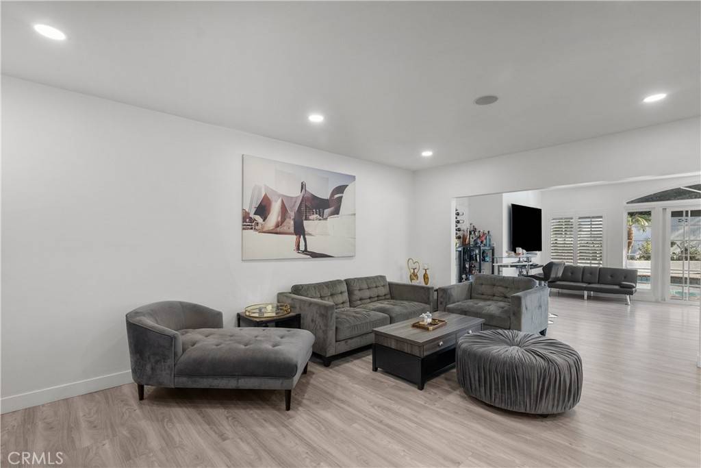 Chatsworth, CA 91311,22041 Kinzie ST