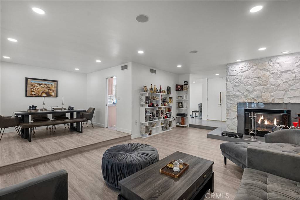 Chatsworth, CA 91311,22041 Kinzie ST