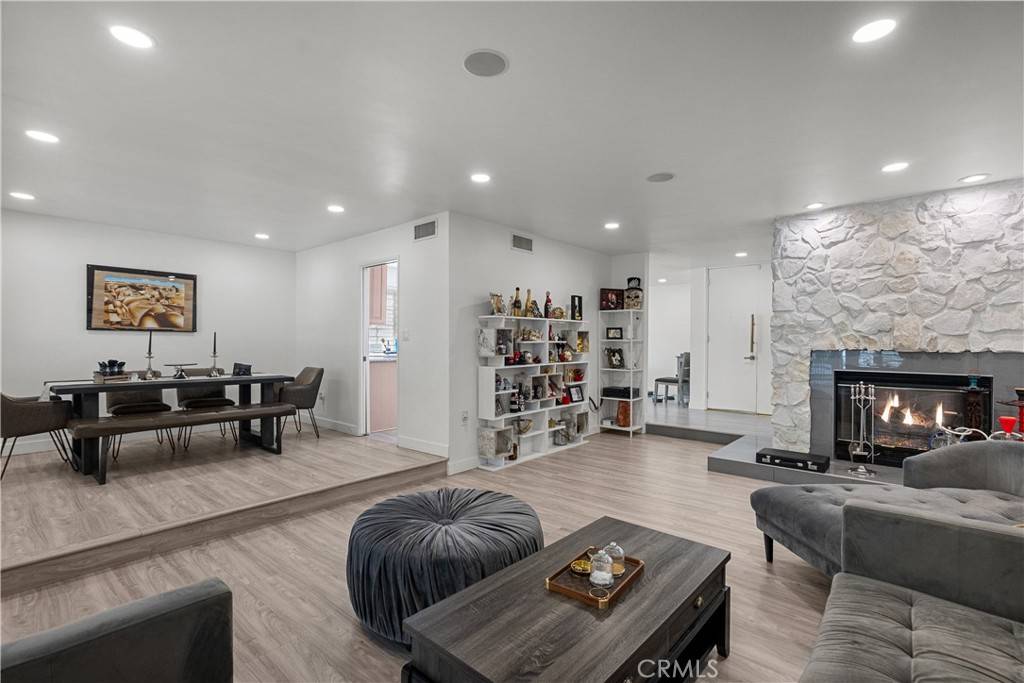 Chatsworth, CA 91311,22041 Kinzie ST
