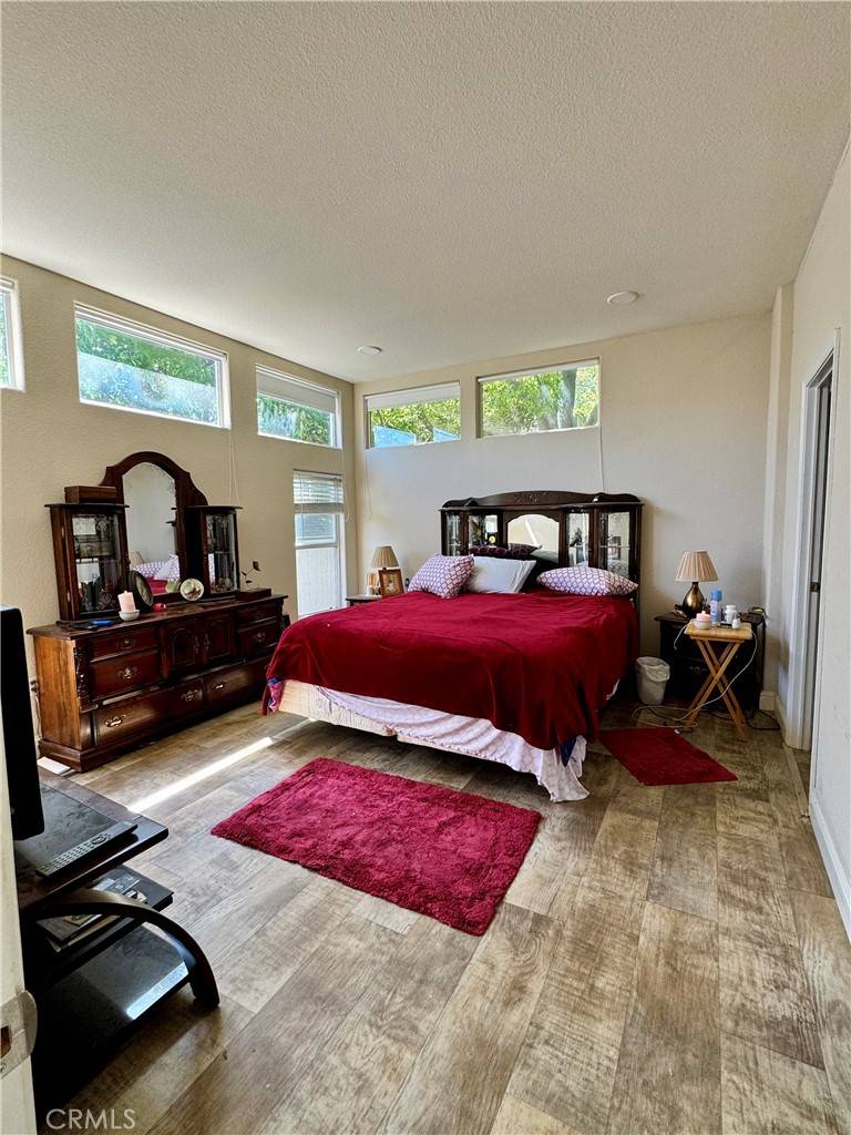 Northridge, CA 91324,27 Essex DR