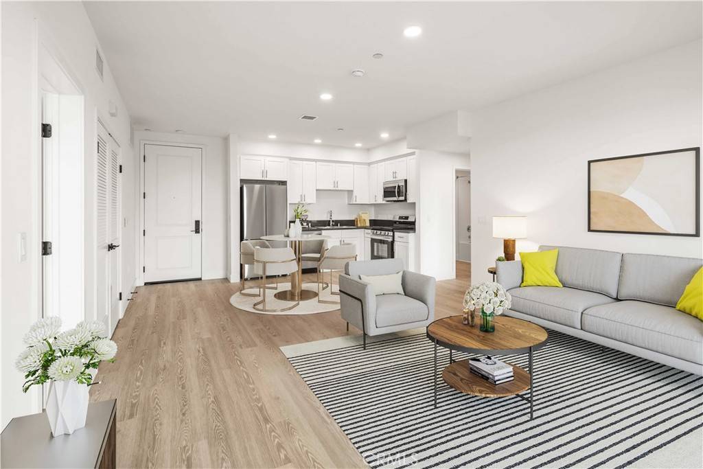 North Hollywood, CA 91606,11714 Archwood ST #303