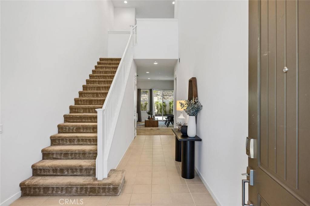 Saugus, CA 91350,18163 Hedgerow WAY