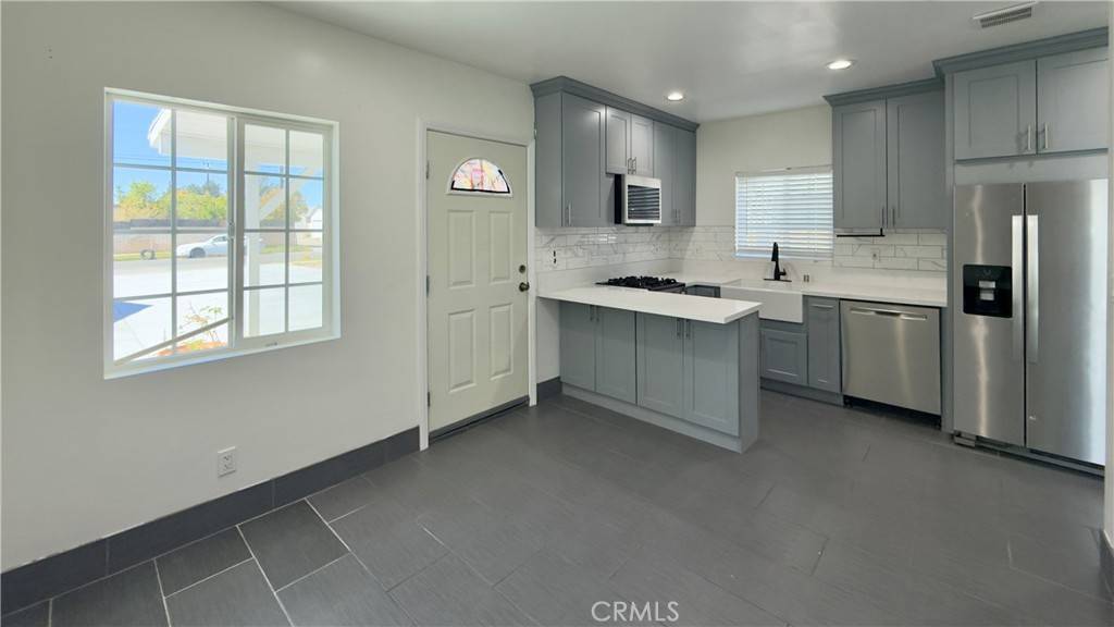 North Hills, CA 91343,9840 Natick AVE