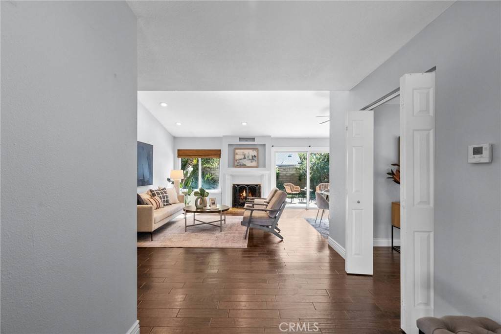 Valencia, CA 91355,25828 Rana DR
