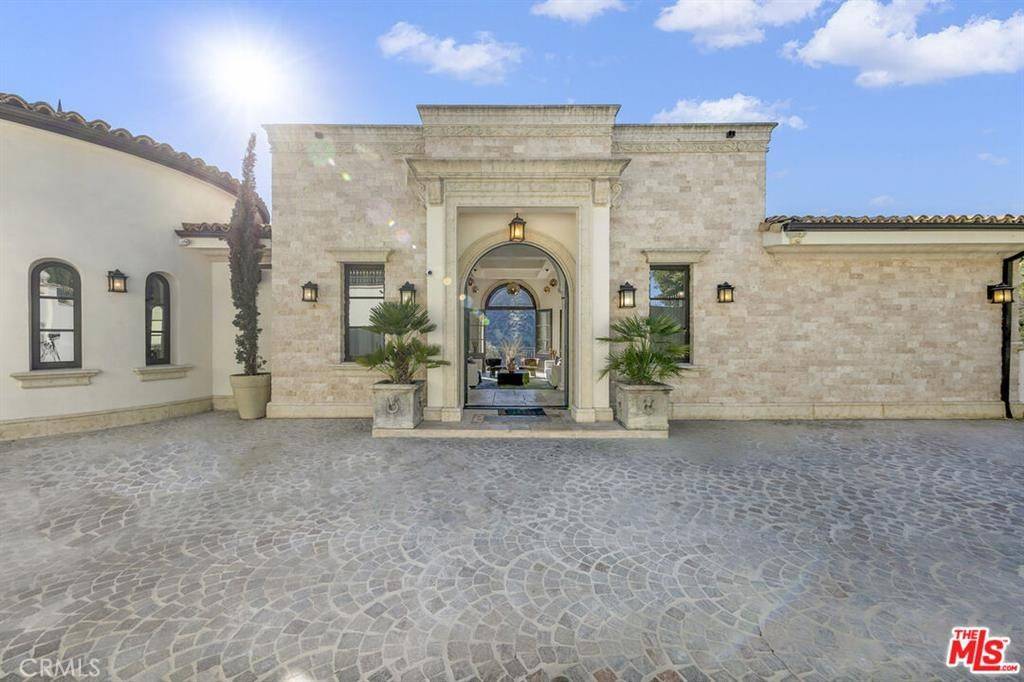 Los Angeles, CA 90068,2321 Castillian Drive