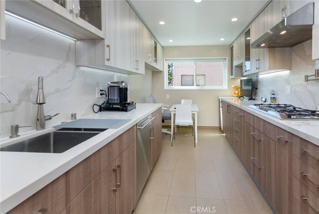 Sherman Oaks, CA 91403,15137 Magnolia BLVD #A