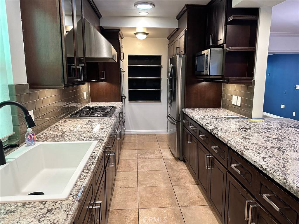 Tarzana, CA 91335,18406 Bessemer ST