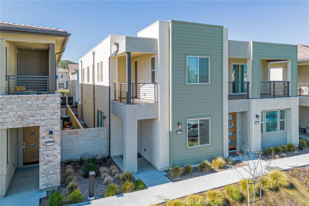 Valencia, CA 91381,27245 Red Willow CT