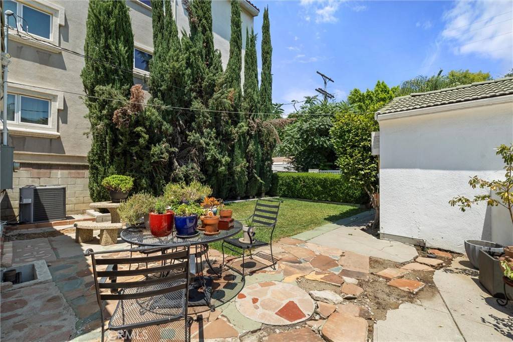 Van Nuys, CA 91401,5646 Woodman AVE