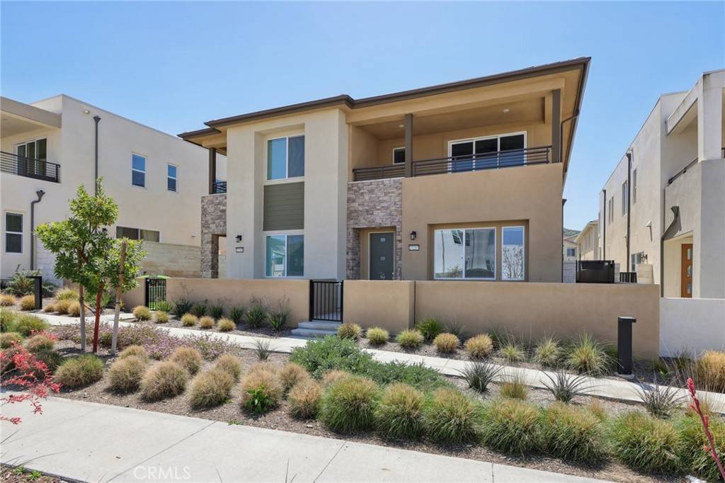 Valencia, CA 91381,27217 Red Willow CT