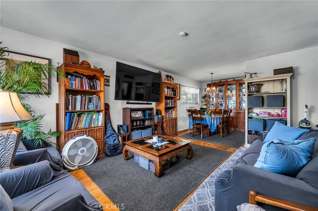 Panorama City, CA 91402,8748 Sylmar AVE