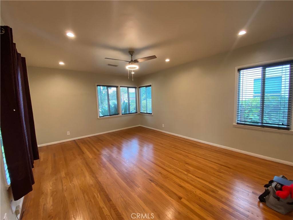 Burbank, CA 91506,746 N Sparks ST