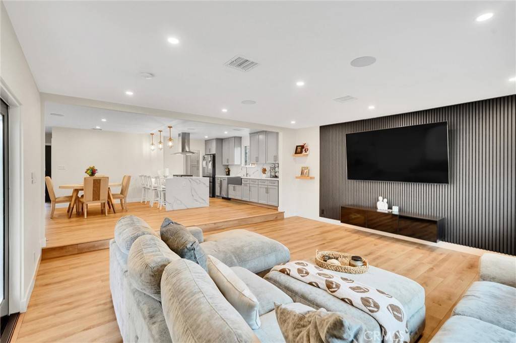 Sylmar, CA 91342,12643 Gladstone AVE