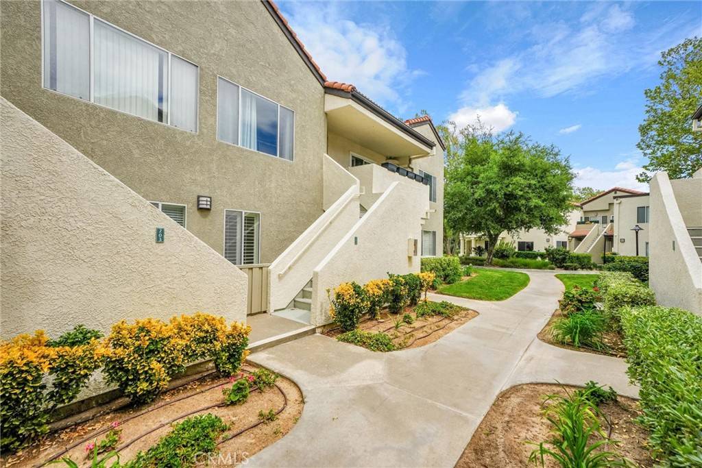 Newhall, CA 91321,21308 Eucalyptus WAY #202