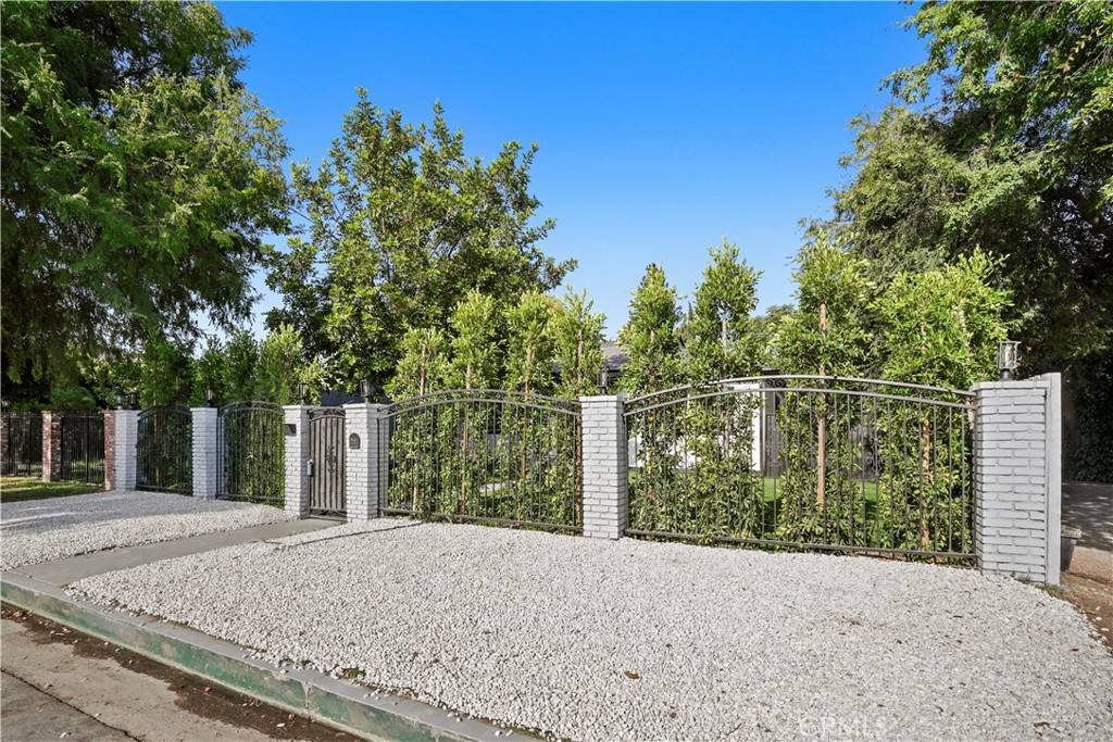 Valley Glen, CA 91401,5616 Buffalo AVE