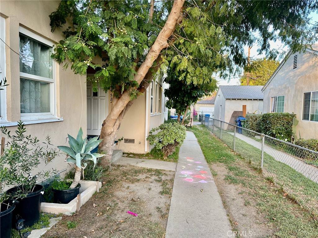 Van Nuys, CA 91406,7450 Woodley AVE