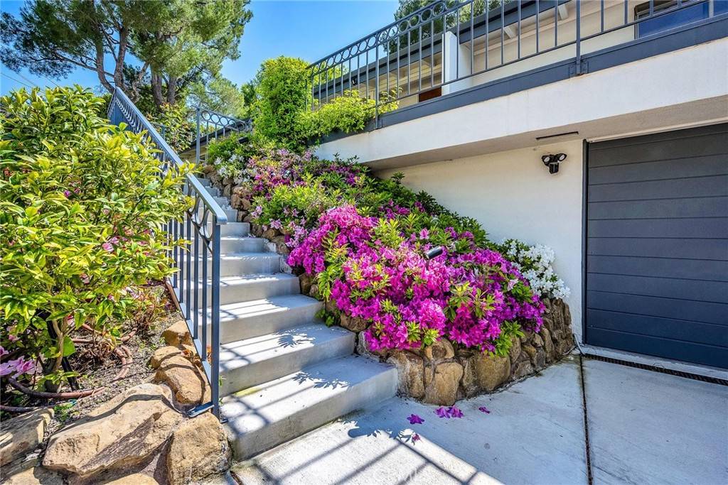 Sherman Oaks, CA 91403,3521 Stonewood Drive