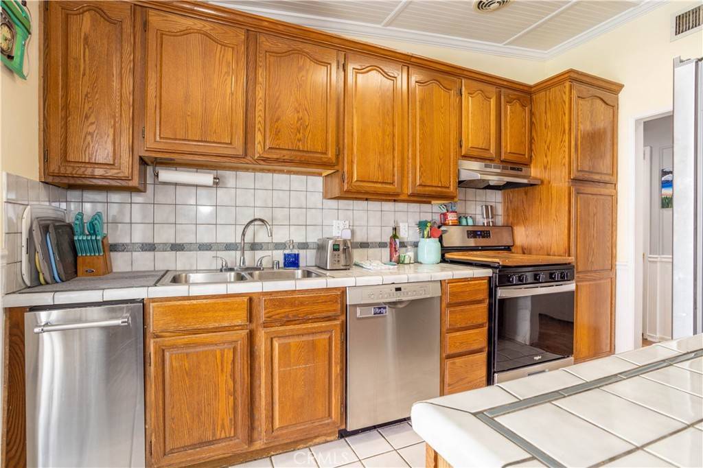 Reseda, CA 91335,7744 Rhea AVE