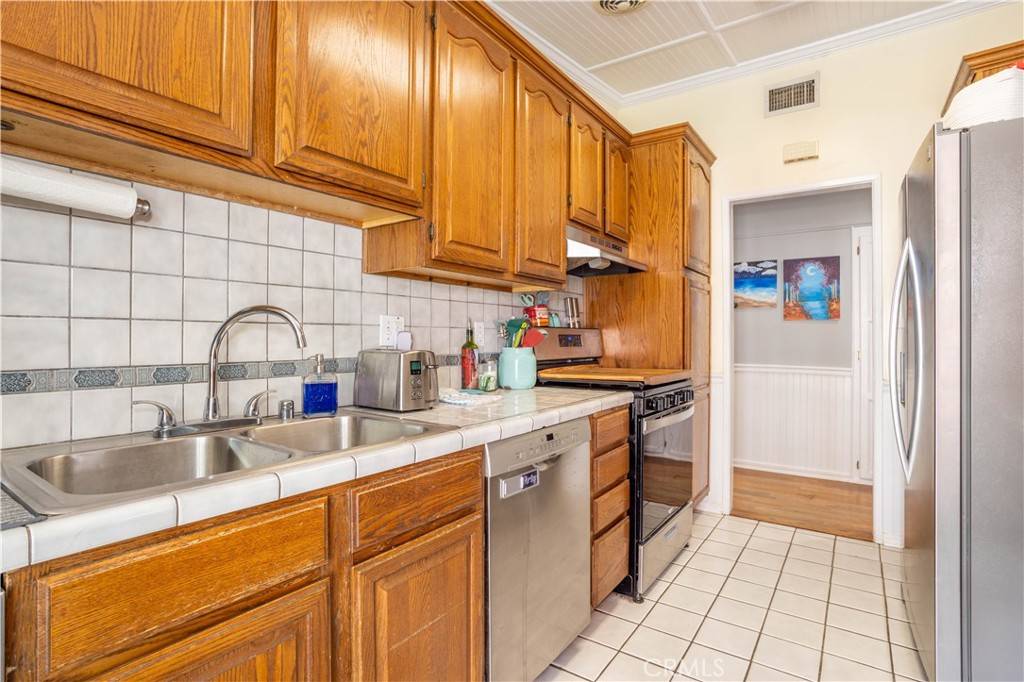 Reseda, CA 91335,7744 Rhea AVE