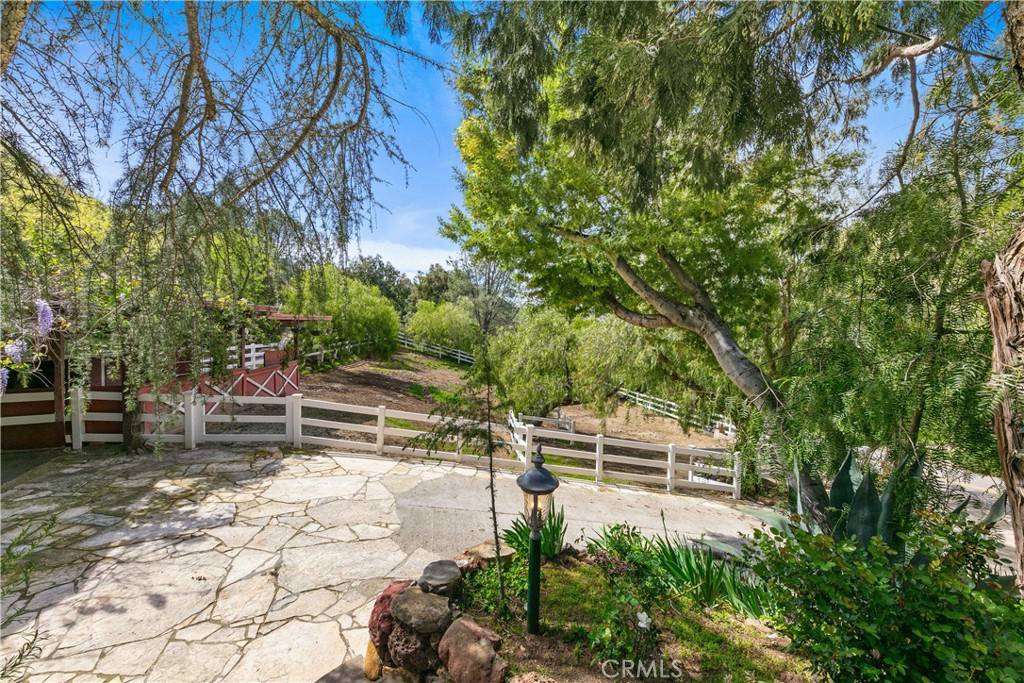 Agoura Hills, CA 91301,29012 Crags DR