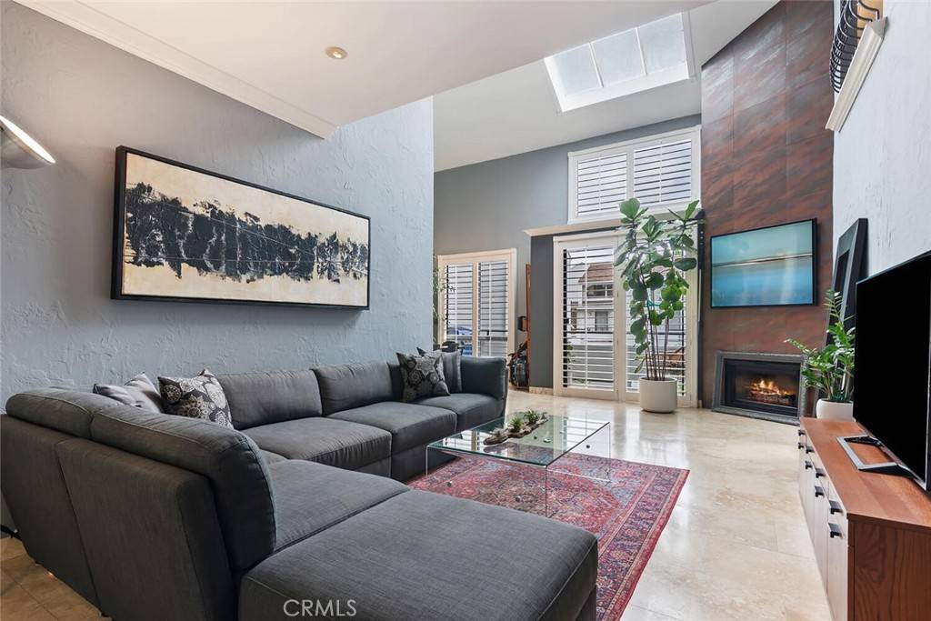 Sherman Oaks, CA 91423,13331 Moorpark ST #316