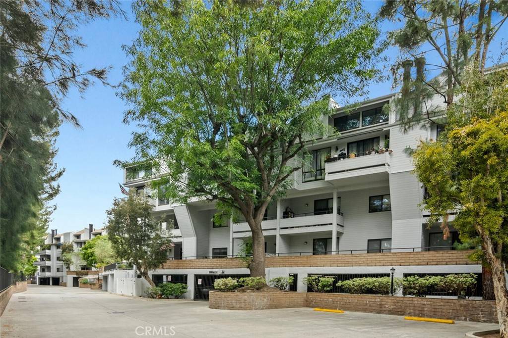 Sherman Oaks, CA 91423,13331 Moorpark ST #316