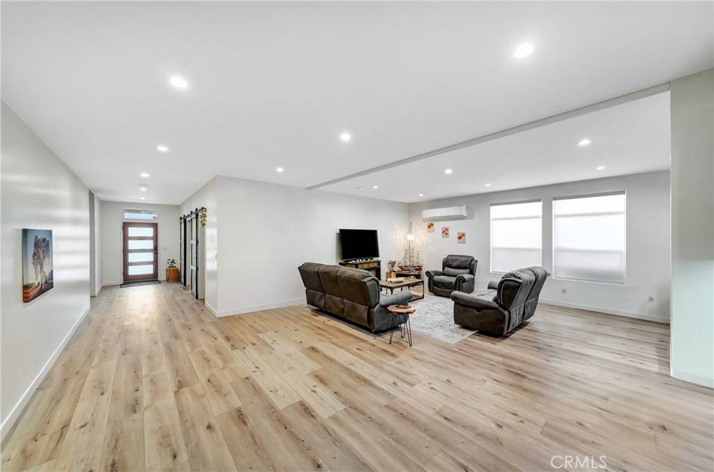 Agoura Hills, CA 91301,30473 Mulholland #196