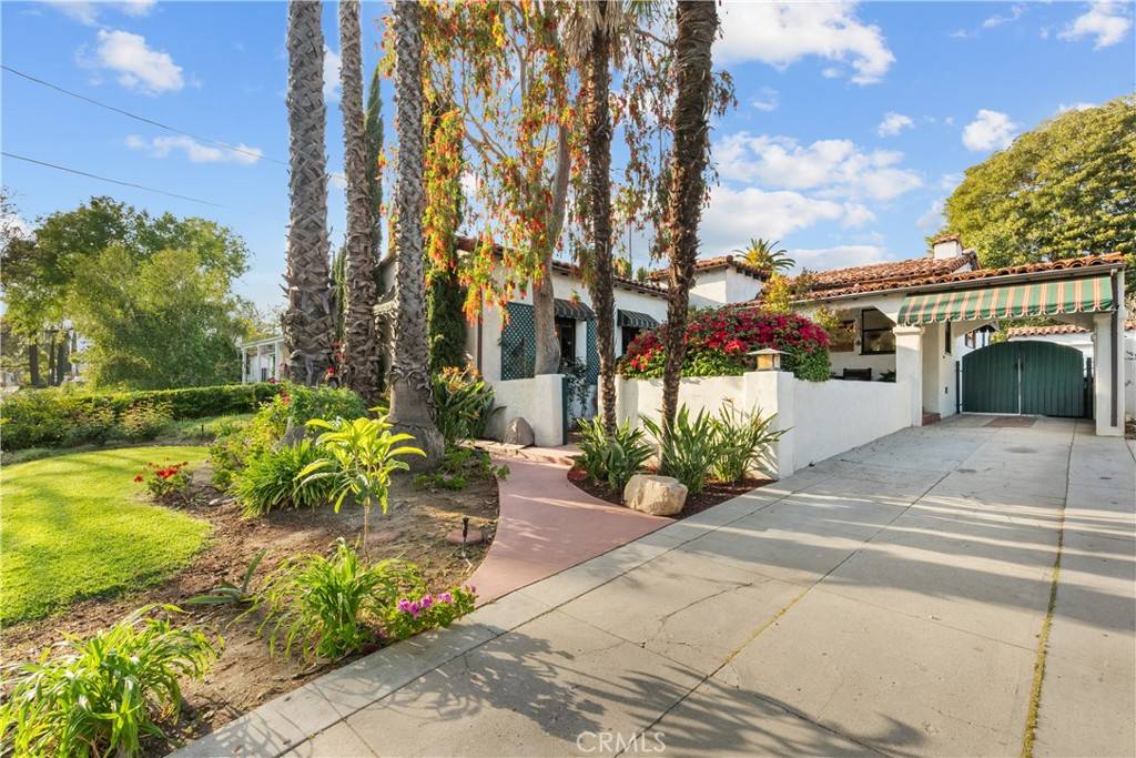 Glendale, CA 91202,919 W Kenneth RD