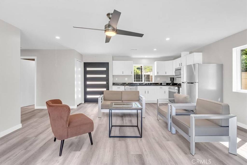 Woodland Hills, CA 91367,22237 Tiara St