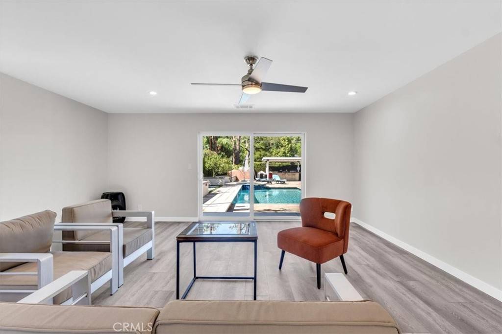 Woodland Hills, CA 91367,22237 Tiara St