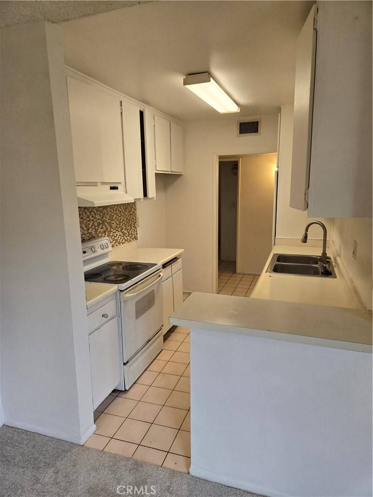 Tarzana, CA 91356,18307 Burbank BLVD #7