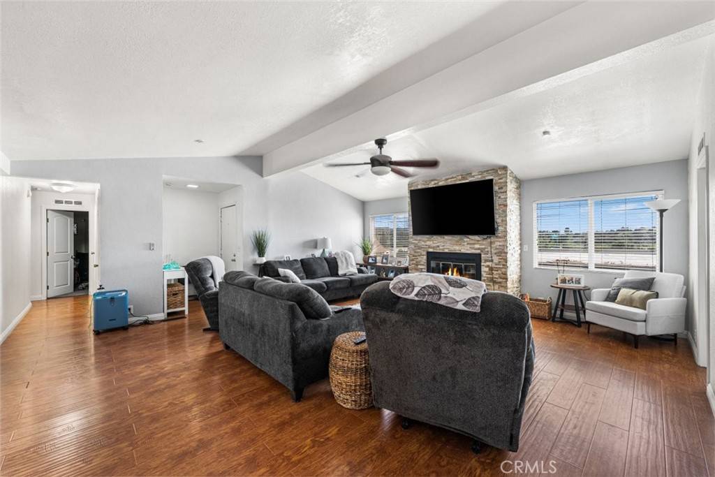 Sylmar, CA 91342,10453 Foothill BLVD