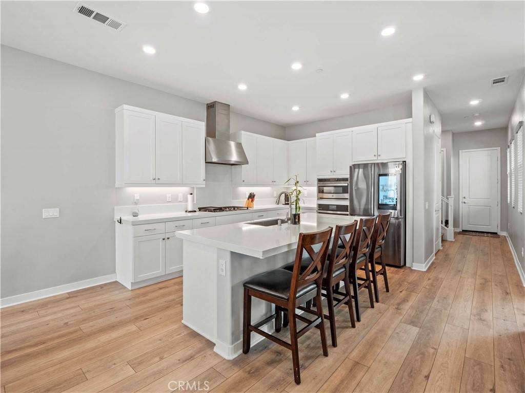 Valencia, CA 91381,27730 Knoll View PL
