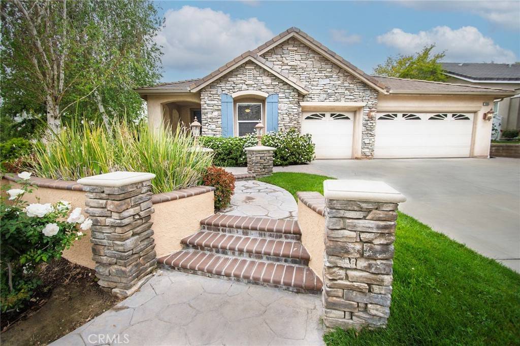 Canyon Country, CA 91351,28305 Falcon Crest DR