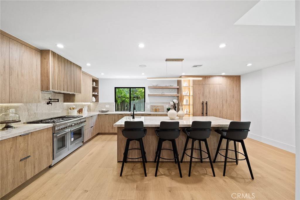 Tarzana, CA 91356,18839 La Amistad PL