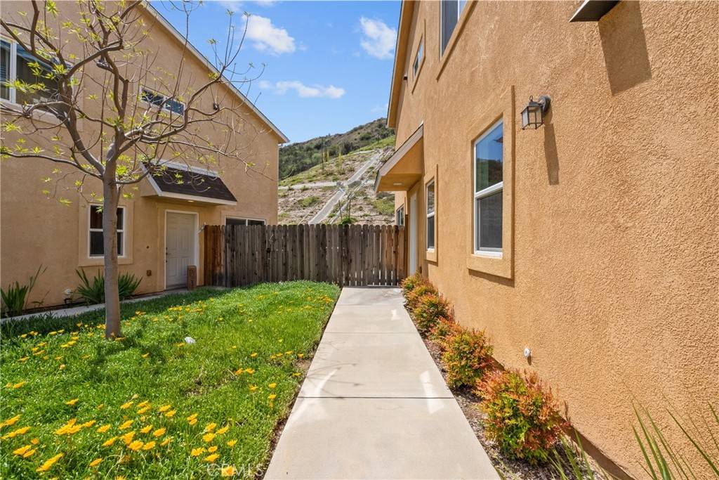 Saugus, CA 91350,26145 Gravett PL