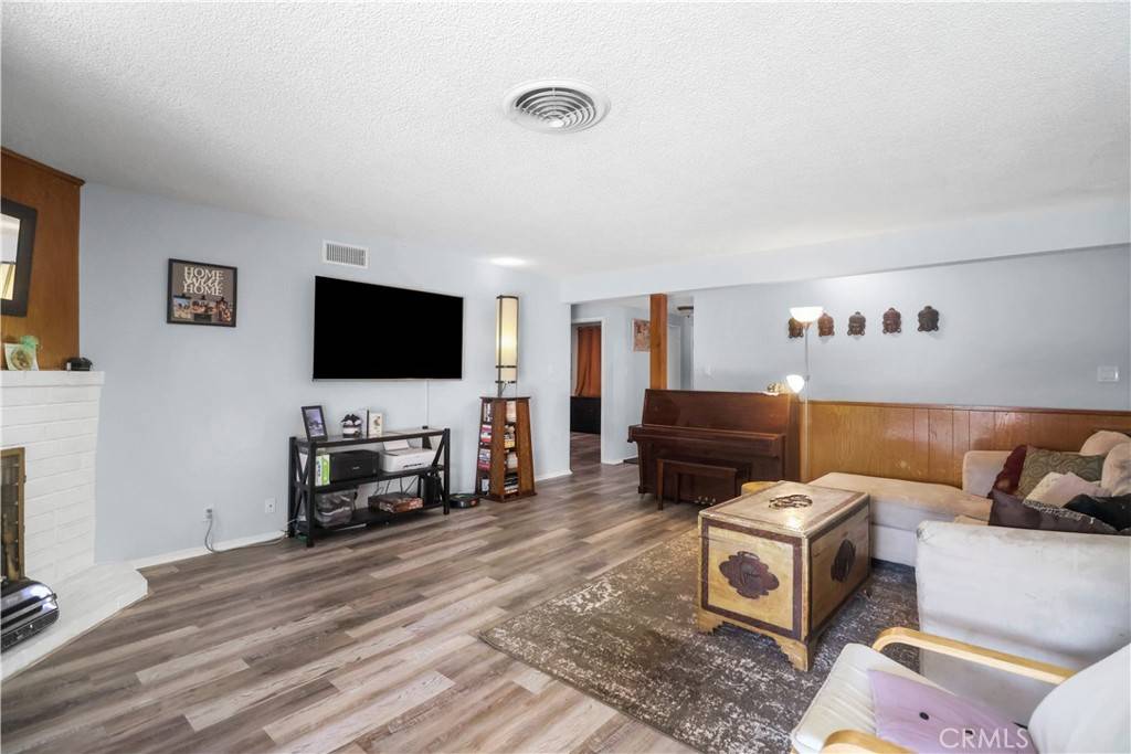 North Hollywood, CA 91605,12844 Elkwood ST