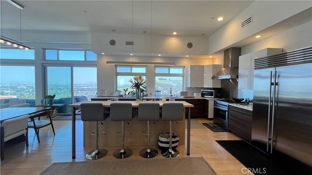 Culver City, CA 90232,7015 Wrightcrest DR